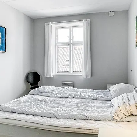 Apartment 2 Bedroom In *