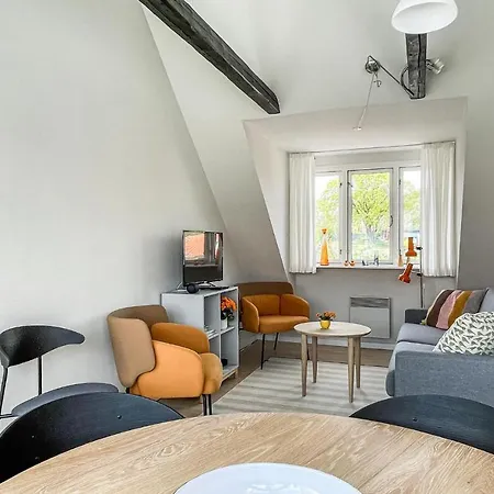 Apartment 2 Bedroom In